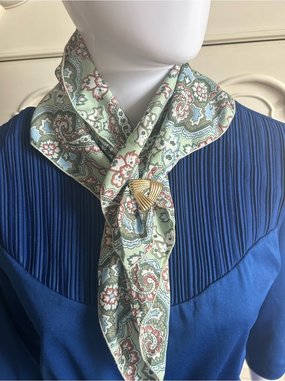 Vtg Silk-Feel Paisley Scarf with Gold Tone Slide - Mint Green